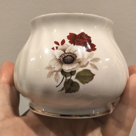 3/$30 Vintage Sadler Windsor sugar Bowl/ Vase Roses floral design 24K Gold trim - Picture 4 of 13